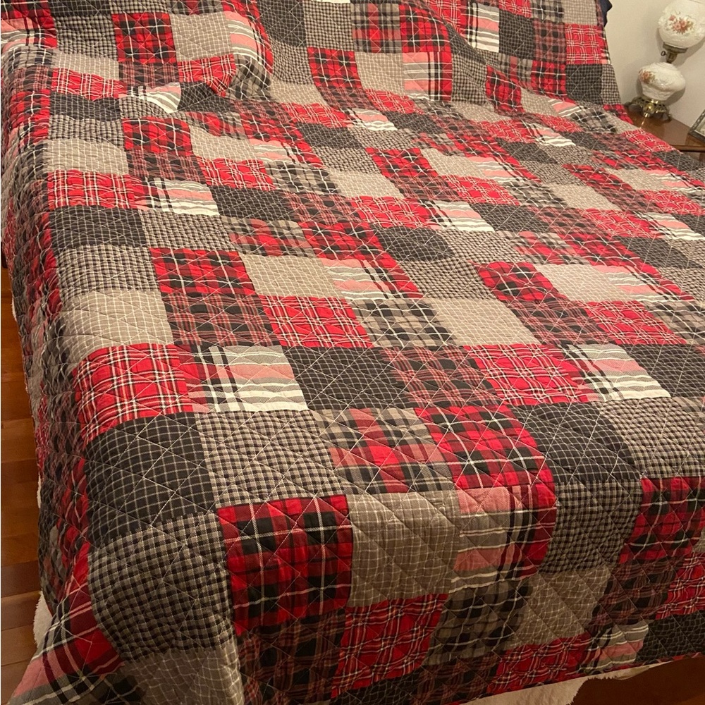 Home Reflections King Size 3-Piece 100% Cotton Quilt Set in Black, Red, and Gray